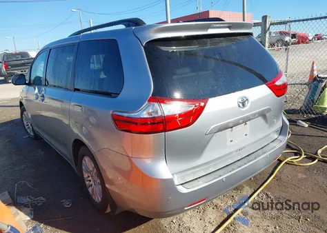 2016 Toyota Sienna Xle Premium 8 Passenger z USA, uszkodzony, nr VIN 5TDYK3DC9GS764536